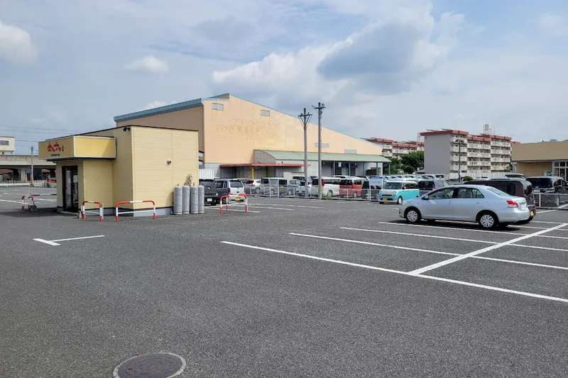 【ダイナム足利店｜割引キャンペーン実施中】キッチンカーや各種プロモーションイベントに最適なアミューズメント施設のイベントスペース