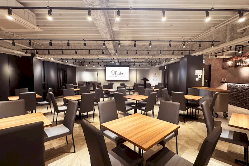 【秋葉原駅2分】展示会やオフサイドミーティングなどに最適なシンプルな内装で好立地な場所にあるレンタルスペース
