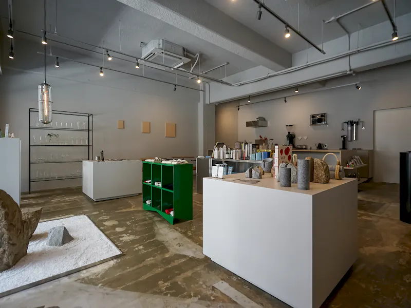 【四ツ橋駅1分】ポップアップストア開催や展示会に最適な白を基調とした天井高のモダン空間を演出できる路面スペースの画像3