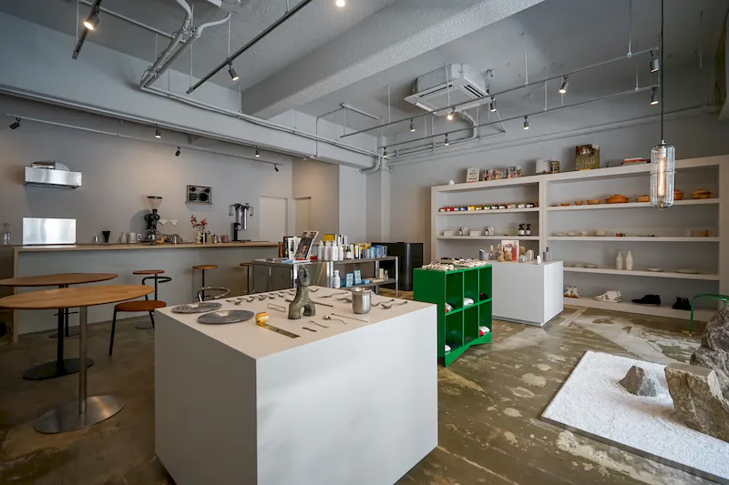 【四ツ橋駅1分】ポップアップストア開催や展示会に最適な白を基調とした天井高のモダン空間を演出できる路面スペース