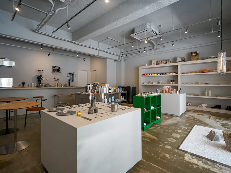 【四ツ橋駅1分】ポップアップストア開催や展示会に最適な白を基調とした天井高のモダン空間を演出できる路面スペースの画像2