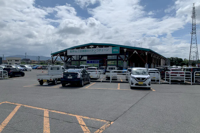【ダイナム米沢店ゆったり館｜割引キャンペーン実施中】キッチンカーの開催に最適なアミューズメント施設のイベントスペース