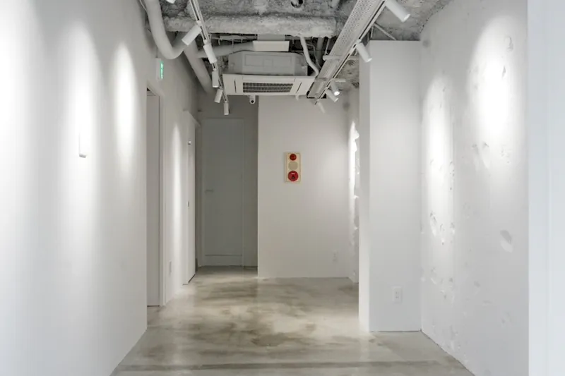 【神保町駅1分】ポップアップストア、アート個展、受注展示会に適した白を基調とした飲食可、音響設備付きスペース　