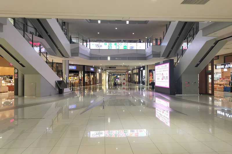 【イオンモール四條畷】１階 風のコート（大）