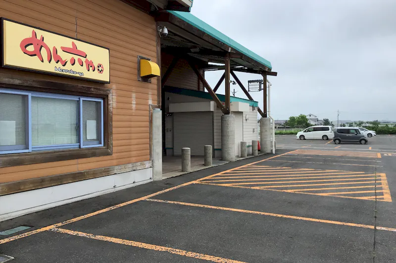 【ダイナム宮城加美店｜割引キャンペーン実施中】キッチンカーやプロモーションに最適なアミューズメント施設のイベントスペース(店舗駐車場（食事処側））