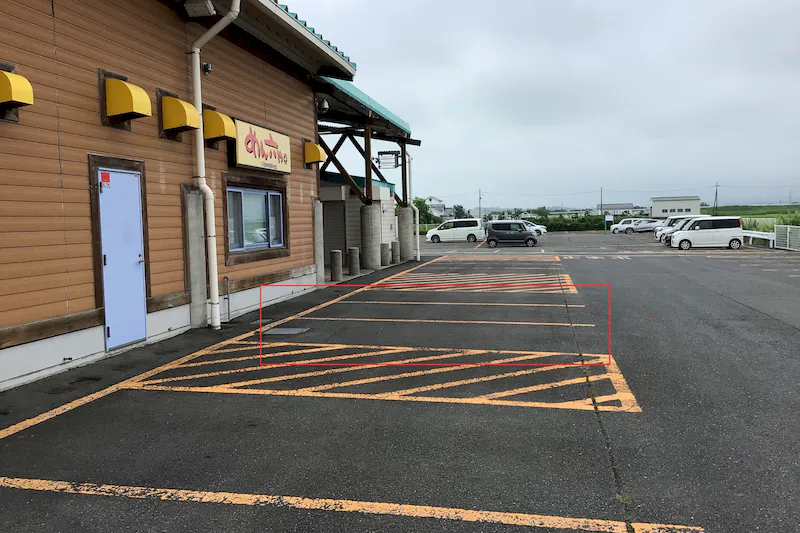 【ダイナム宮城加美店｜割引キャンペーン実施中】キッチンカーやプロモーションに最適なアミューズメント施設のイベントスペース(店舗駐車場（食事処側））