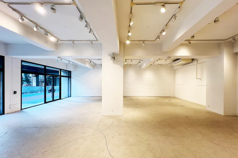 【渋谷駅8分】展示会、ポップアップ、ギャラリーに特化した裏渋谷エリアに位置するホワイトキューブ。無料什器豊富にご用意