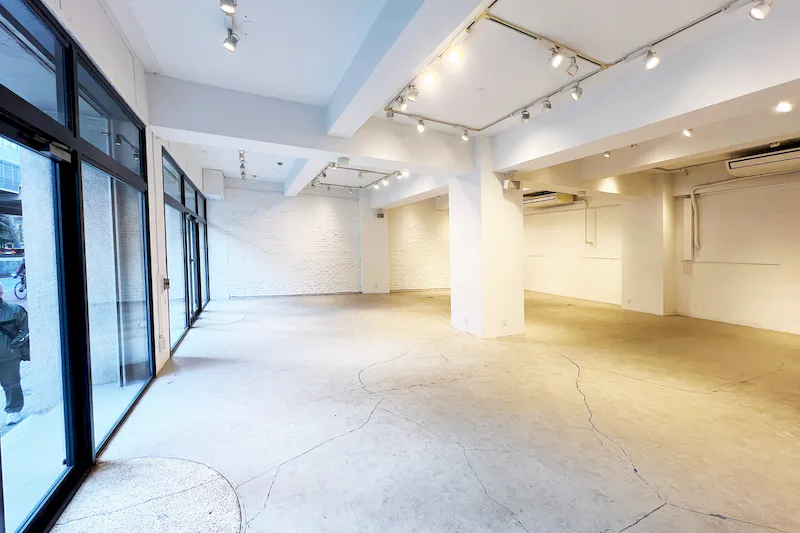 【渋谷駅8分】展示会、ポップアップ、ギャラリーに特化した裏渋谷エリアに位置するホワイトキューブ。無料什器豊富にご用意