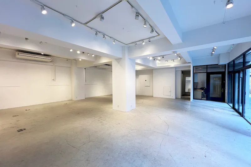 【渋谷駅8分】展示会、ポップアップ、ギャラリーに特化した裏渋谷エリアに位置するホワイトキューブ。無料什器豊富にご用意
