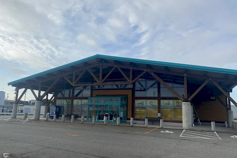 【ダイナム石川金沢専光寺店ゆったり館｜割引キャンペーン実施中】キッチンカーでの出店に最適なアミューズメント施設の駐車場イベントスペース