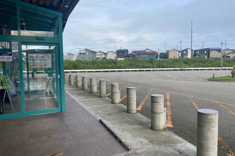 【ダイナム石川金沢専光寺店ゆったり館｜割引キャンペーン実施中】キッチンカーでの出店に最適なアミューズメント施設の駐車場イベントスペース