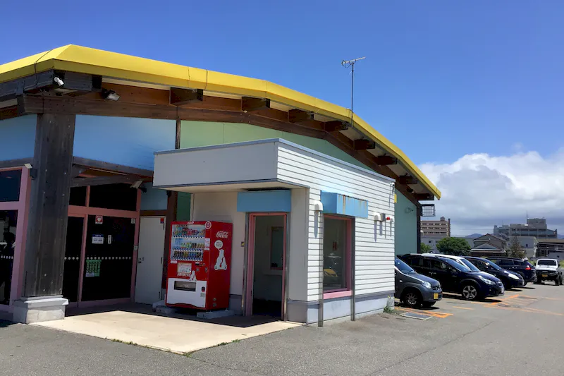 【ダイナム福井あわら店ゆったり館｜割引キャンペーン実施中】キッチンカーでの出店に最適なアミューズメント施設のイベントスペース