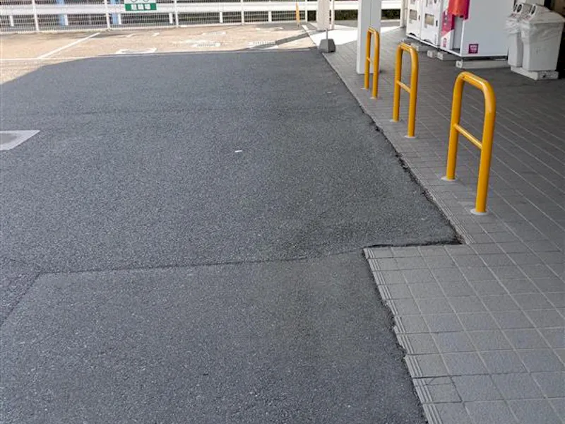 【ゆめマート 本城】屋外軒先(セリア側入口)　キッチンカーや販促プロモーションにおすすめな催事イベントスペースの画像3