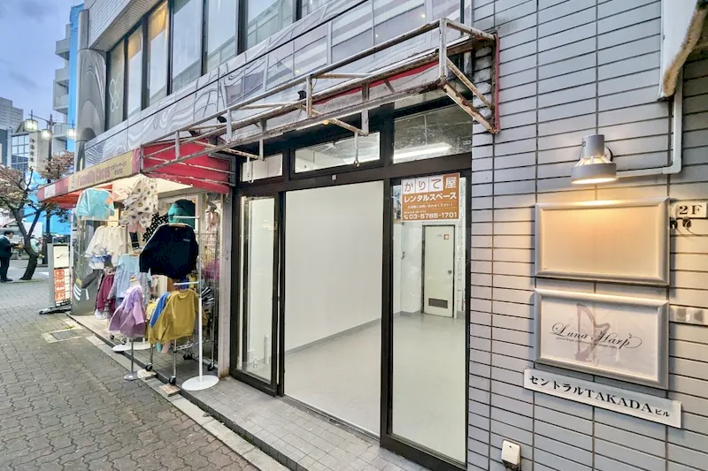【武蔵小杉駅7分】ポップアップストアやプロモーションに最適な視認性抜群で白壁シンプルな路面スペース