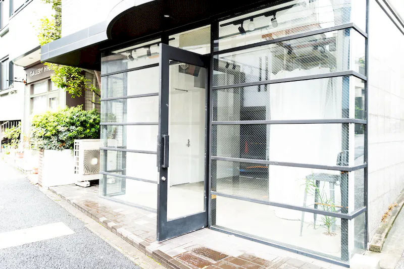 【北参道駅8分】明治神宮前駅、原宿駅、千駄ヶ谷駅、外苑前駅からアクセス可能な展示会に最適に適したロケーションで什器も充実したギャラリースペース