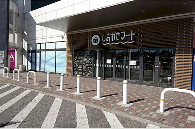 【イオンモール富津】専門店南入口外