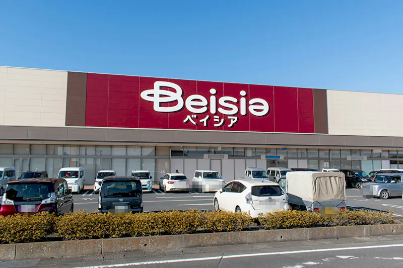 【ベイシア 玉造店】各種プロモーションや食物販に最適な食品側入り口ガラス面催事イベントスペース