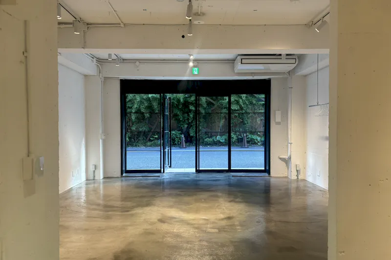 【LIGHT BOX SATELLITE｜表参道駅8分】壁面豊富な53㎡・展示映えする青山の路面ギャラリー