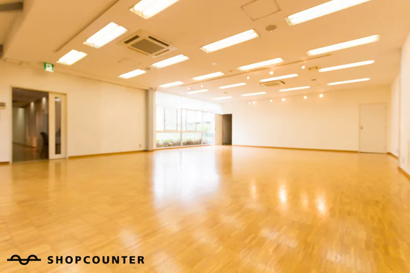 【明治神宮前（原宿）駅1分】展示会、セミナーに適した窓から緑を見渡せるイベントスペース（B）