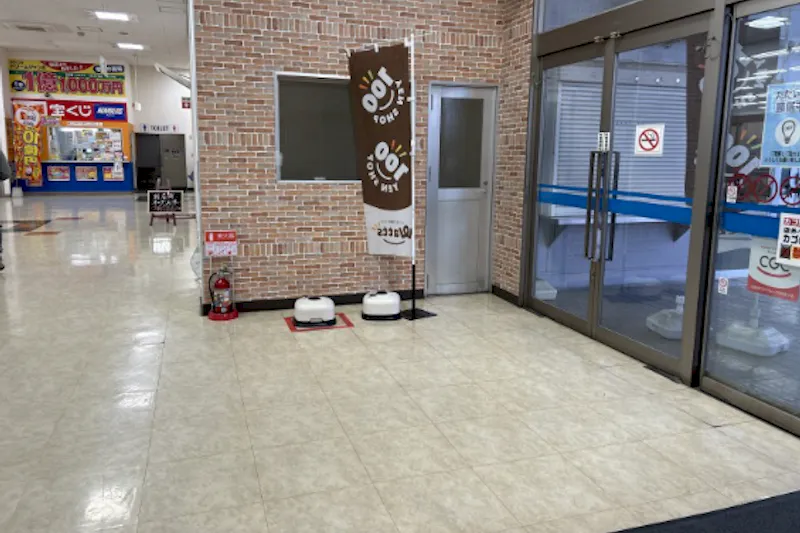 【エフマート津南】店内西側出入り口　販促プロモーションに最適なスーパー店内催事イベントスペース