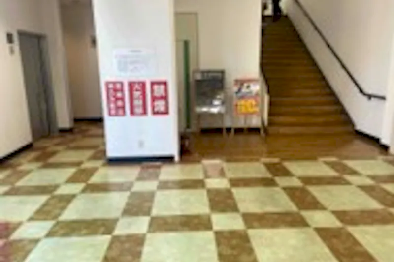 【フタバ図書TSUTAYAアルティ福山店】プロモーションに最適な1F入口周辺のイベントスペース