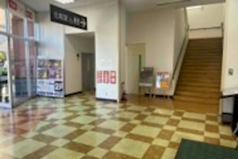 【フタバ図書TSUTAYAアルティ福山店】プロモーションに最適な1F入口周辺のイベントスペース