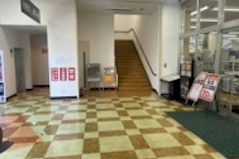 【フタバ図書TSUTAYAアルティ福山店】プロモーションに最適な1F入口周辺のイベントスペース