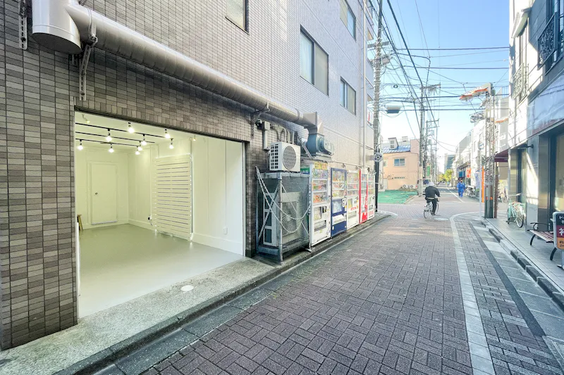 【都営新宿線大島駅3分】エアコン有りで夏も冬も快適、サンロード中の橋商店街入口すぐの好立地、ポップアップストアや販売促進イベントに最適な特典付きイベントスペース