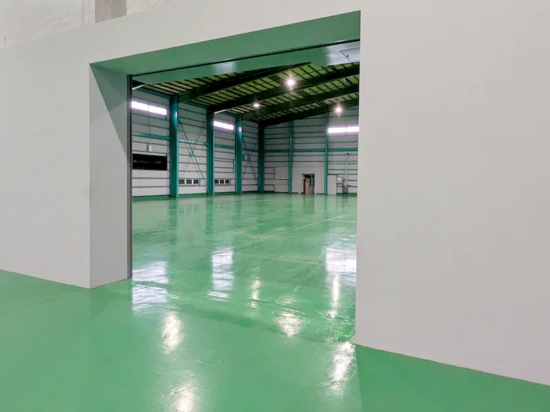 各区画は防火壁＋幅3m x 高さ3.5m　のシャッターで区切られてます。必要時応じて区画を連結してご利用いただけます。