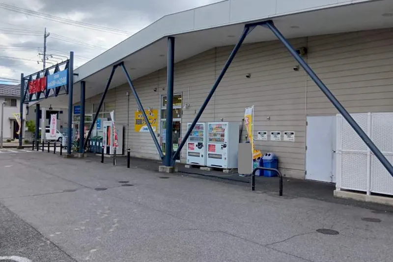 【西友　三本柳店】外区画 入口付近 (軒下・駐車場前)　※キッチンカー・移動販売向けの画像
