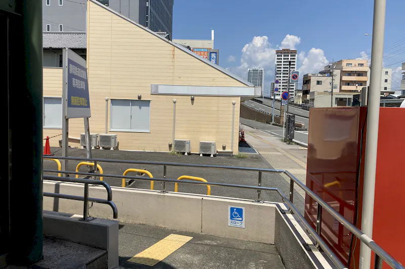 【新清水駅横/東口②】キッチンカーやポップアップストアに最適な駅改札横屋外スペース
