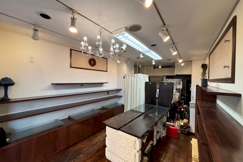 【経堂駅2分】ポップアップストアや展示会に最適な経堂本町通り沿いの商店街路面ガラス張りの商店街沿いの1店舗丸ごと貸切スペース