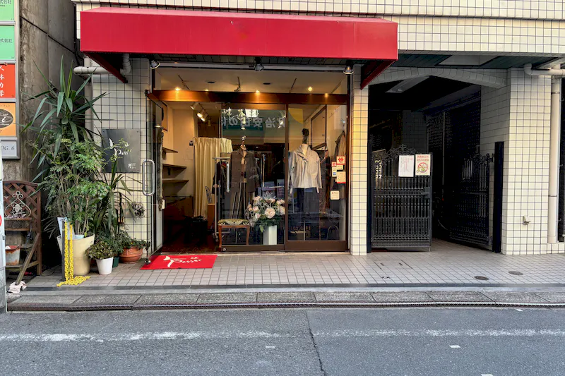 【経堂駅2分】ポップアップストアや展示会に最適な経堂本町通り沿いの商店街路面ガラス張りの商店街沿いの1店舗丸ごと貸切スペース