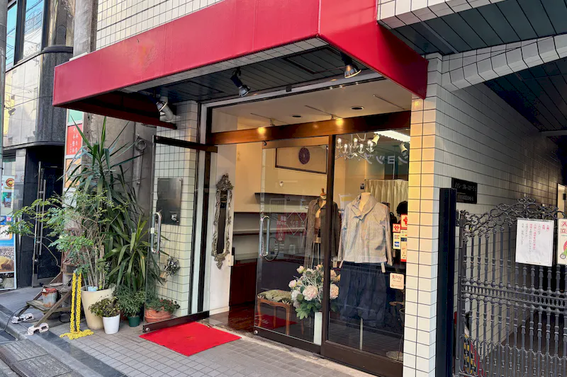 【経堂駅2分】ポップアップストアや展示会に最適な経堂本町通り沿いの商店街路面ガラス張りの商店街沿いの1店舗丸ごと貸切スペース