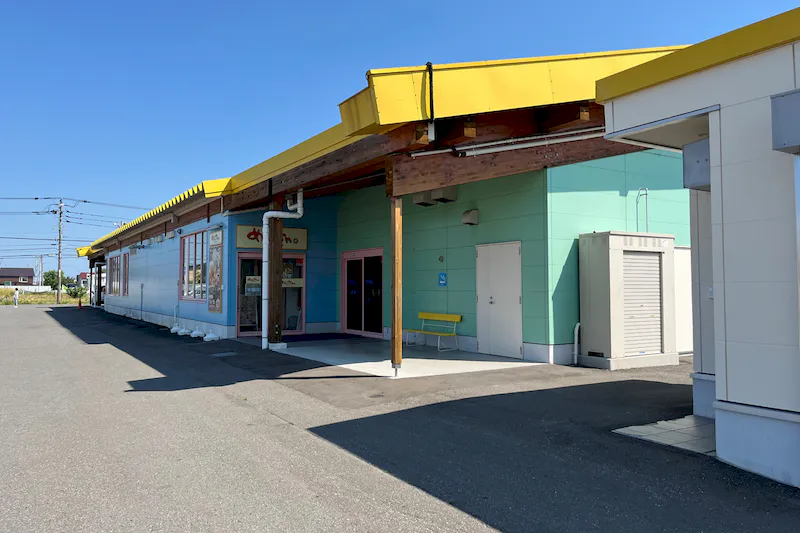 【ダイナム北海道岩見沢南店ゆったり館｜割引キャンペーン実施中】物販やプロモーションイベントの開催に最適なアミューズメント施設のイベントスペース（めん六や前）