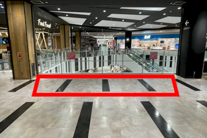 【イオンモール座間】3階ノースコート吹き抜け（紀伊國屋書店前）