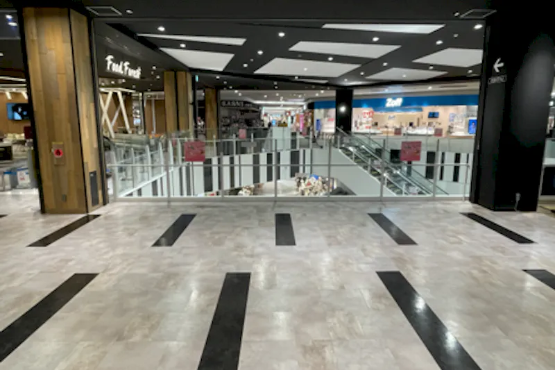 【イオンモール座間】3階ノースコート吹き抜け（紀伊國屋書店前）