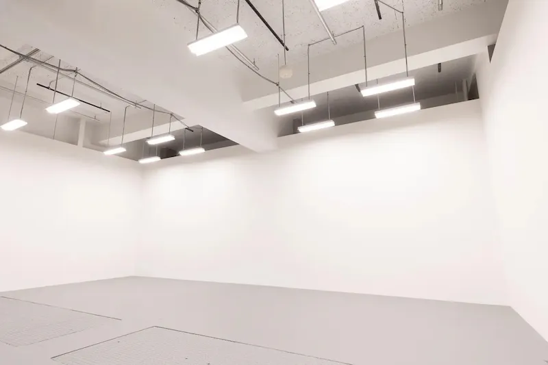 【神楽坂駅8分】撮影、展示会に最適な白壁1F天井高3.8mのイベントスペース
