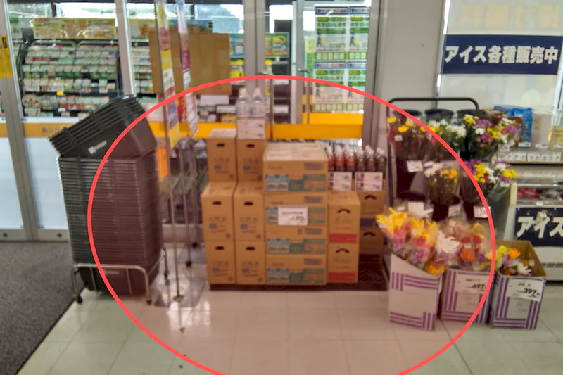 【ホームマート比内店】店内入口脇　食物販やプロモーション等の出店に最適なホームセンター店内のイベントスペース