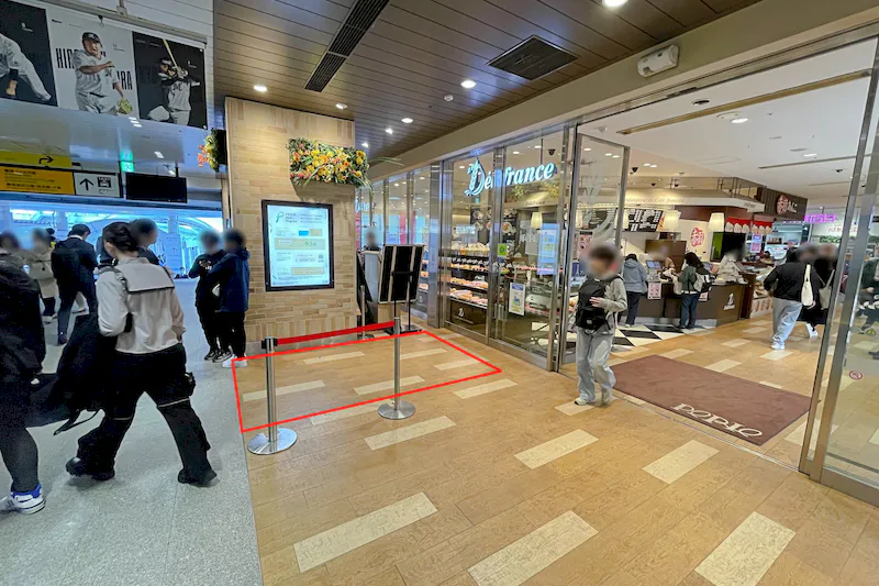 【ペリエ海浜幕張】スイーツ等のポップアップストアに最適なJR海浜幕張駅改札正面にあるスペース