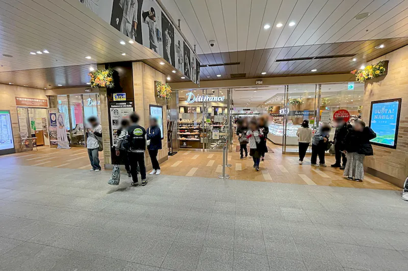 【ペリエ海浜幕張】スイーツ等のポップアップストアに最適なJR海浜幕張駅改札正面にあるスペース