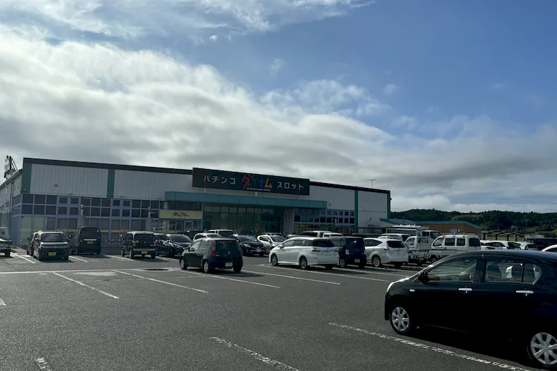 【ダイナム原町店｜割引キャンペーン実施中】プロモーションイベントの開催に最適なアミューズメント施設のイベントスペース（出入口前）