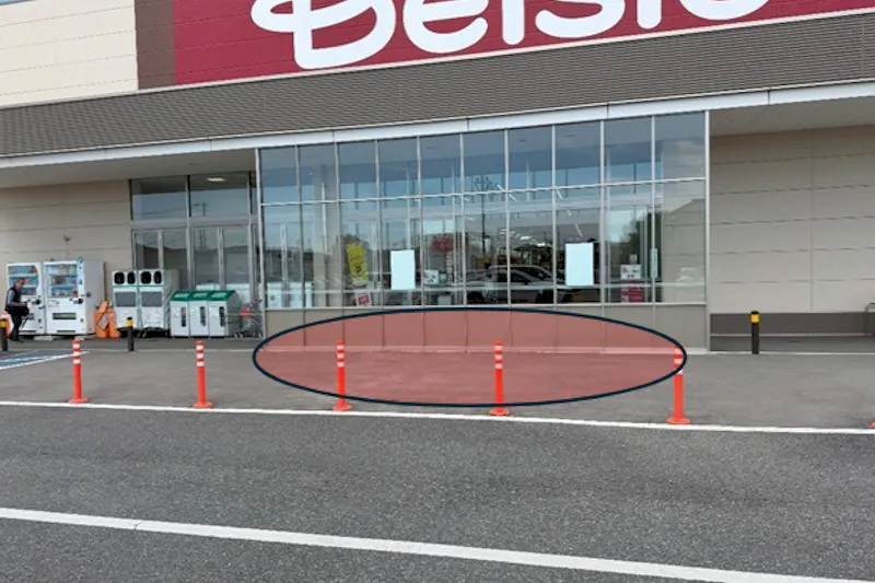 【ベイシア 大網白里店】衣料側入口前スペース　販促プロモーションに最適な屋外催事イベントスペース