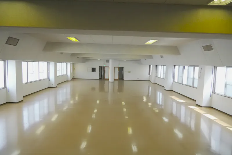 【飯田橋駅2分】撮影やイベントに最適な学校跡地のレンタルスペース（4Fフロア貸し）