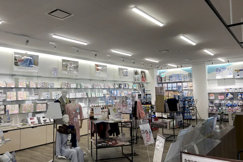 【ギフトプラザ日立店】特産品のポップアップストア会場やファッション関連の展示会、携帯スマホの販売促進イベントに適したギフトショップ内入口付近のイベントスペースB(in shop)