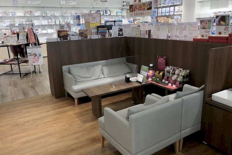 【ギフトプラザ日立店】特産品のポップアップストア会場やファッション関連の展示会、携帯スマホの販売促進イベントに適したギフトショップ内入口付近のイベントスペースB(in shop)