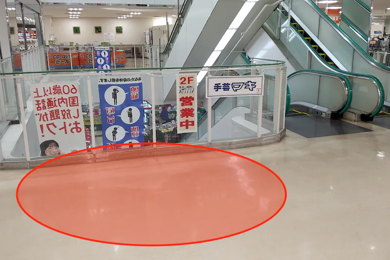 【ゆめマート 門司】2Fエスカレーター横　販促プロモーションや物販のポップアップストアにおすすめな催事イベントスペース