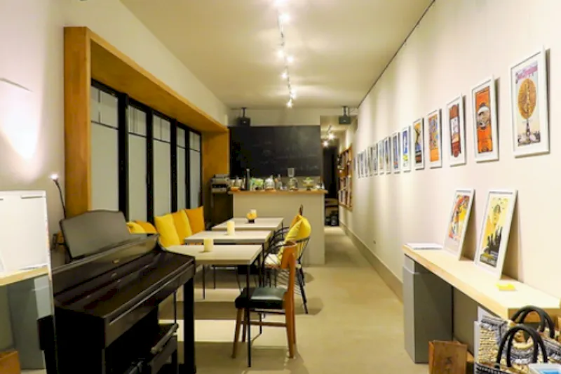 【三軒茶屋駅9分】個展やワークショップに適したカフェ併設の路面ギャラリー