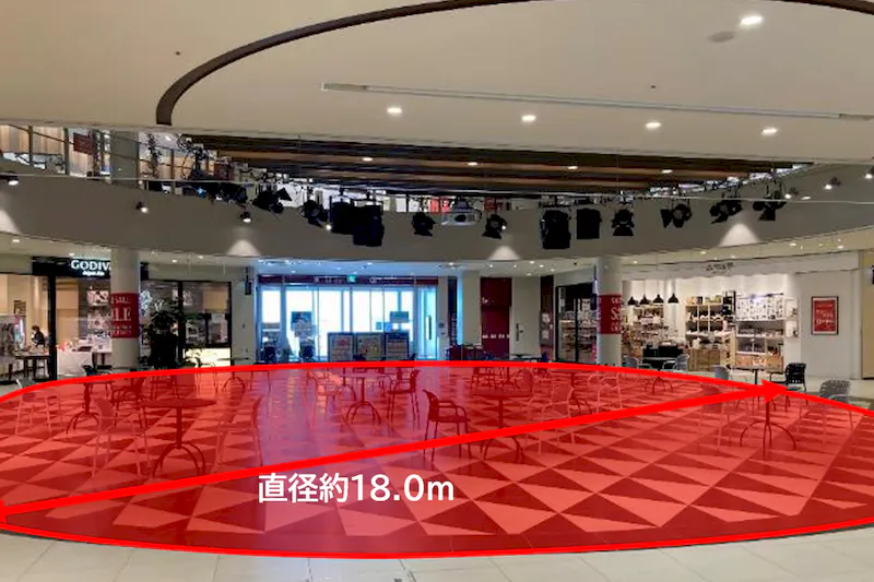 【三井アウトレットパーク 北陸小矢部】1階 東口屋内イベントスペース
