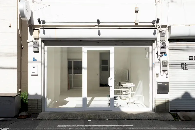 【松屋町駅6分】ポップアップや展示会に最適な白壁3階フロアをすべて利用可能な路面スペース